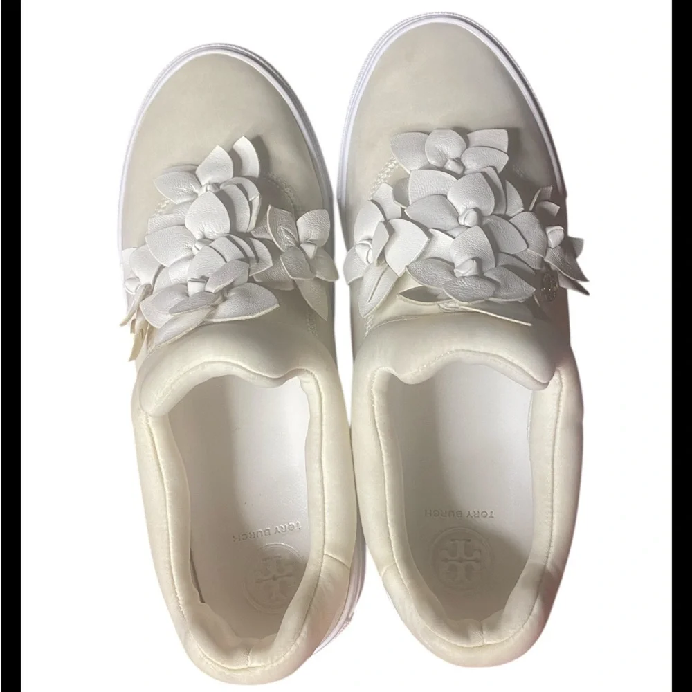 NEW Tory Burch Howell Court Sneakers Off-White & Gold - Size 7